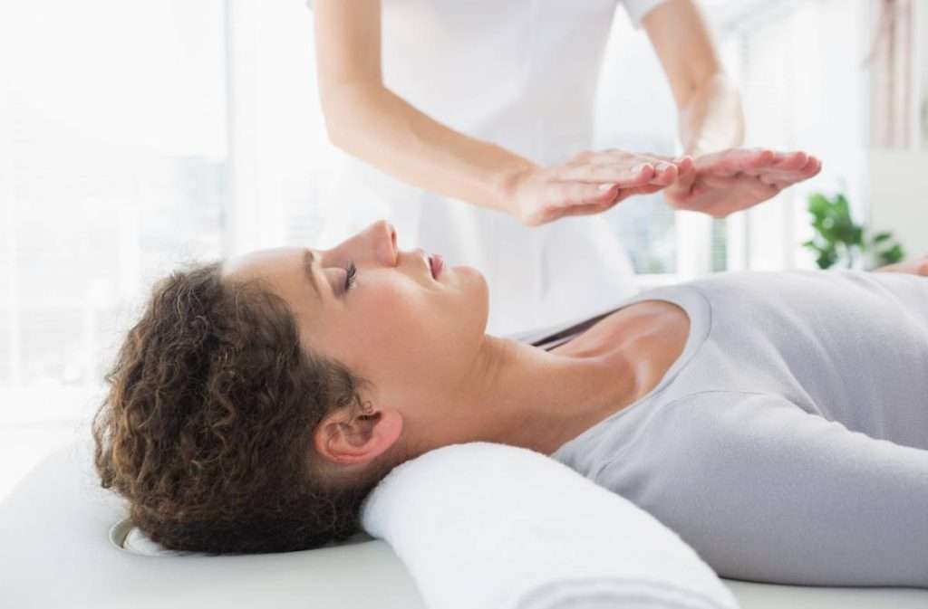 Séance de Reiki, pratique de bien-être
